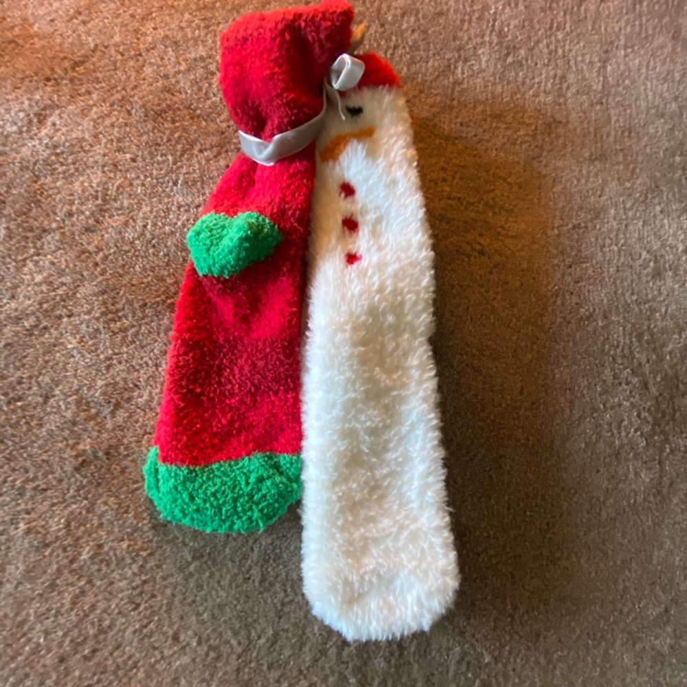 Women’s American Eagle 2 Pair of Christmas Soft Socks - NWT